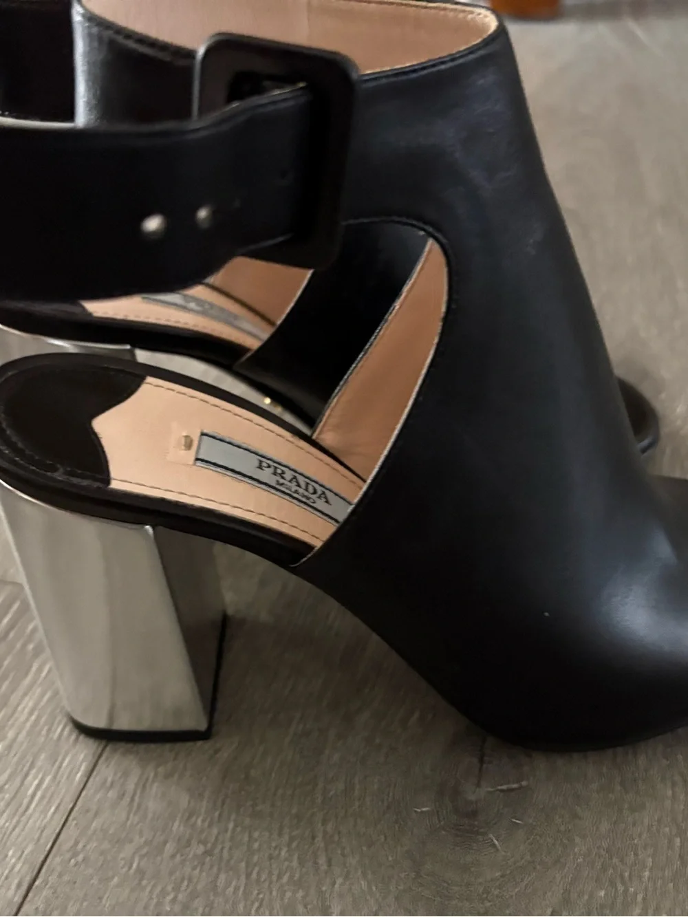 Prada chic black